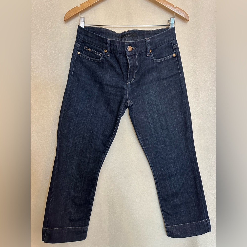 EUC Joe’s slit hem kicker blue jean cropped. 98% cotton 2% Elastan. Size 27